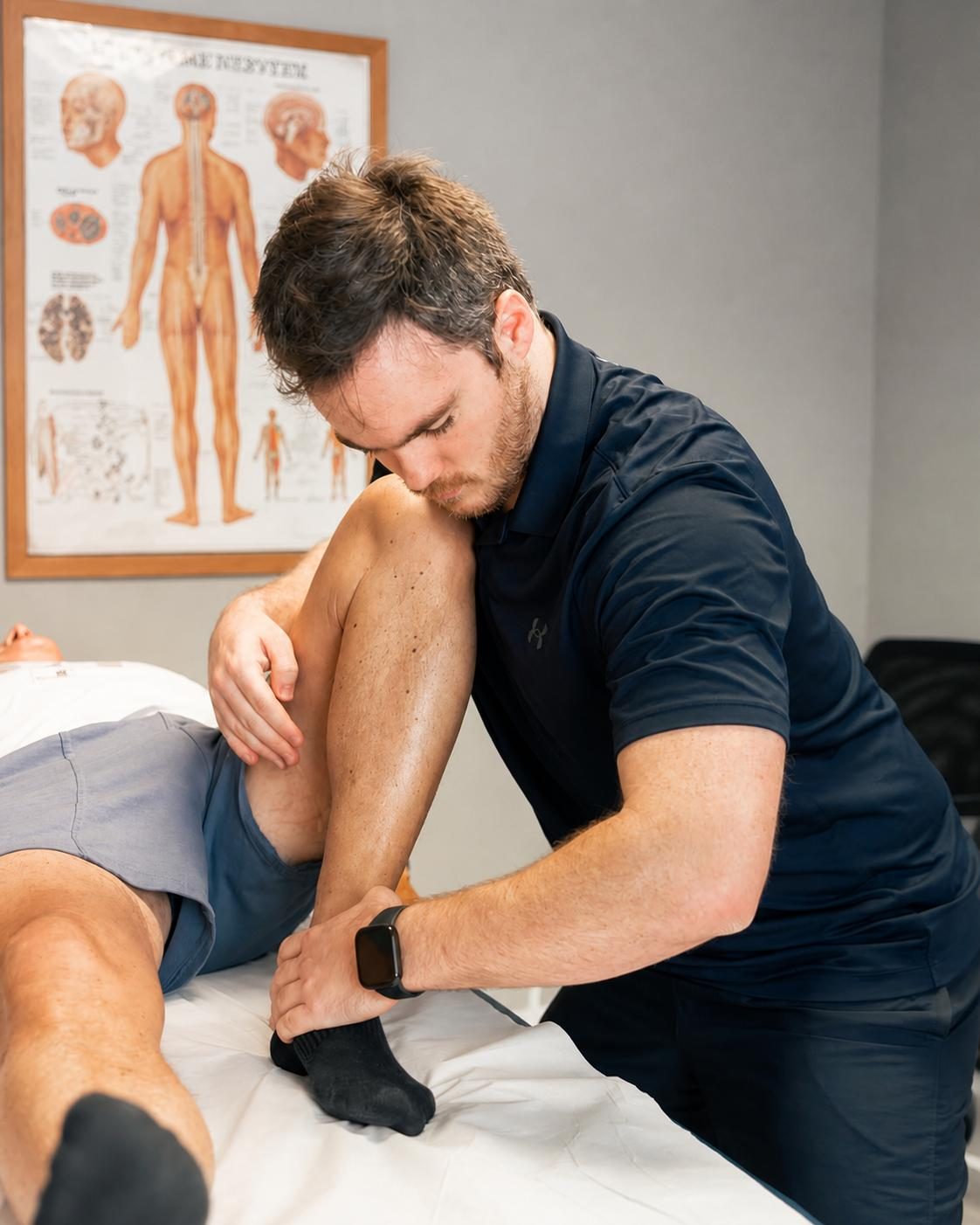 Fisioterapeuta tratando a un paciente
